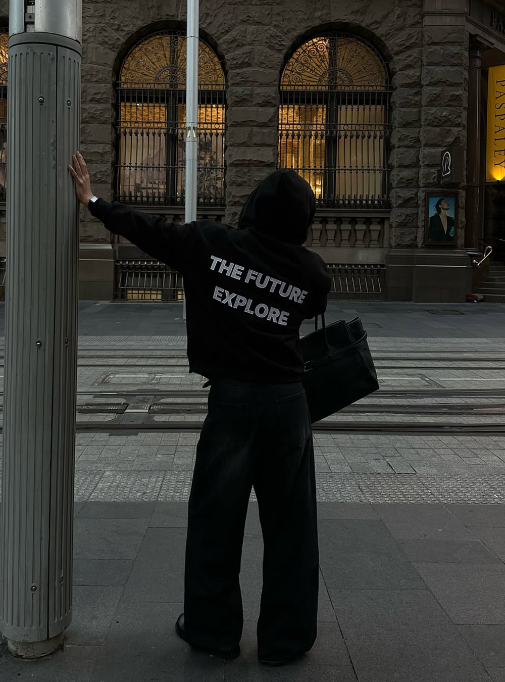 THE FUTURE EXPLORE 連帽外套