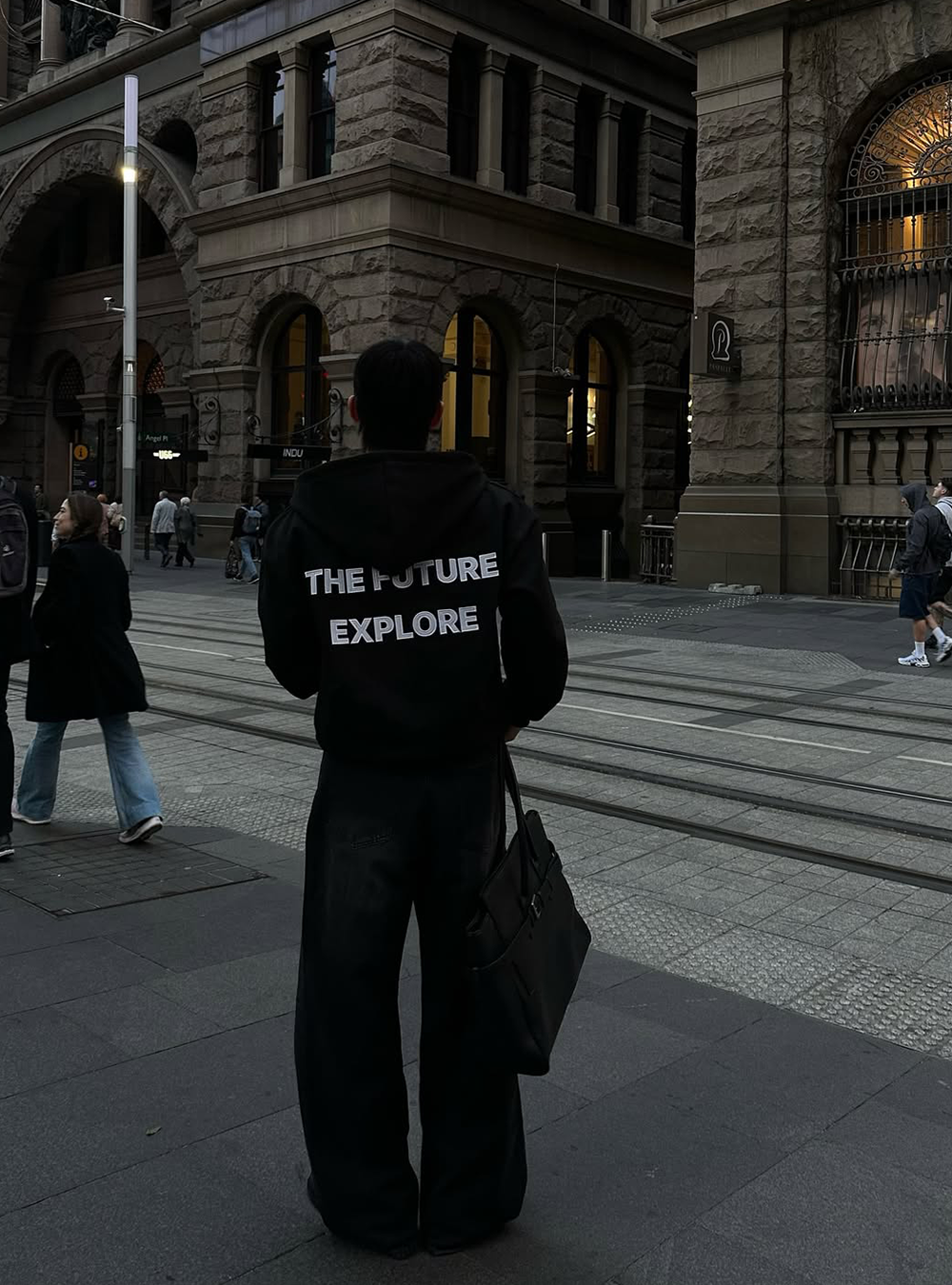 THE FUTURE EXPLORE 連帽外套