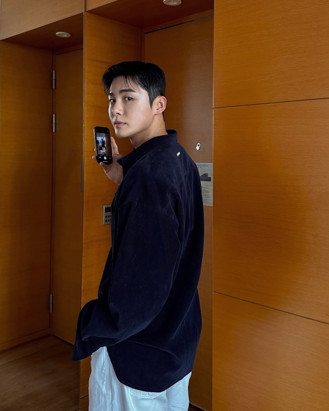 冬日燈芯絨襯衫