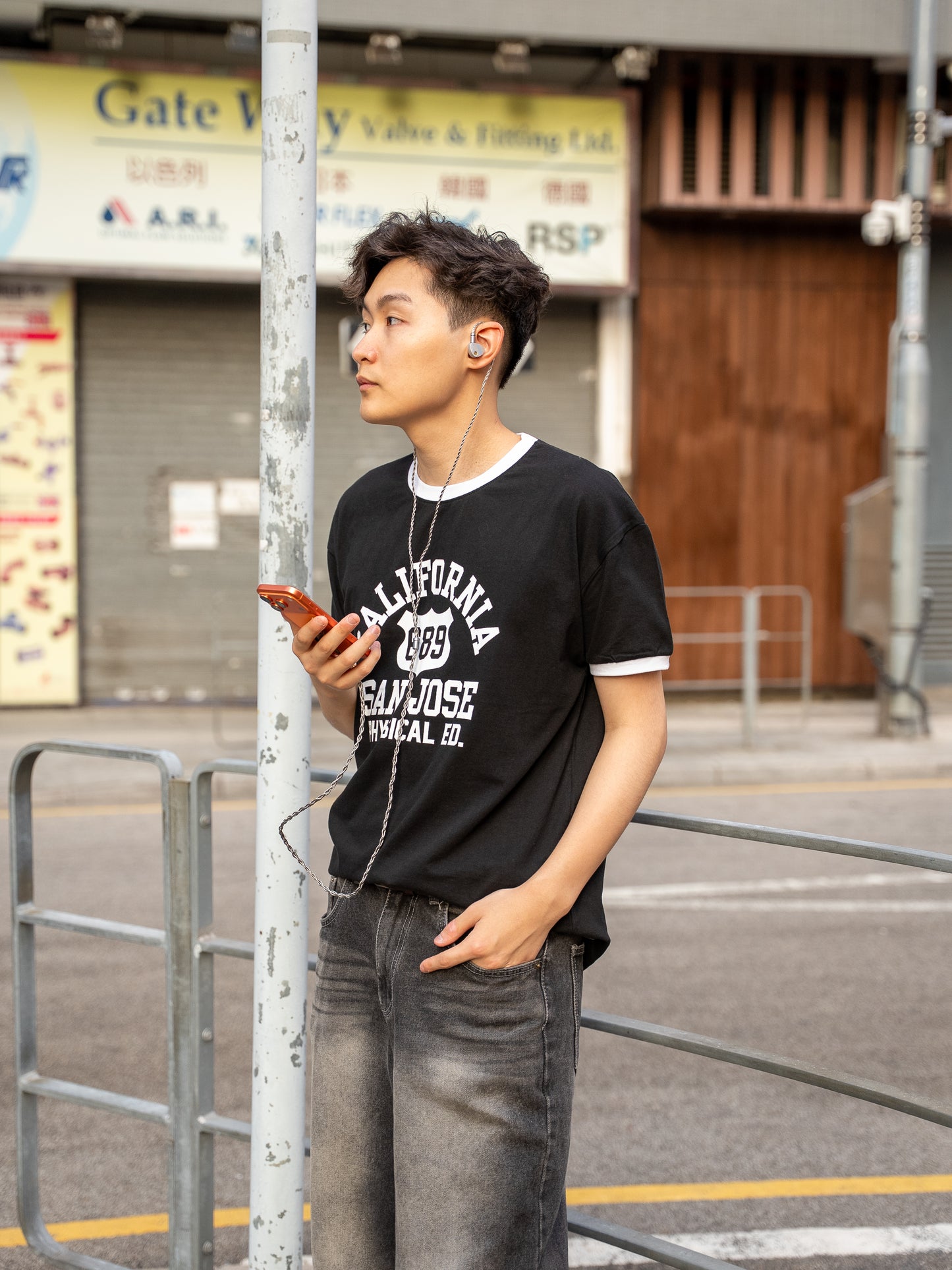 California 撞色上衣